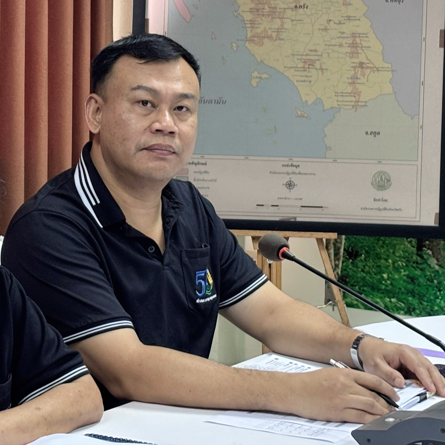 title - ผู้ตรวจราชการ ส.ป.ก. ประชุมติดตามผลการดำเนินงานตามแผนการตรวจราชการ ของ ส.ป.ก. ประจำปีงบประมาณ พ.ศ.2569 รอบ 2 จังหวัดตรัง